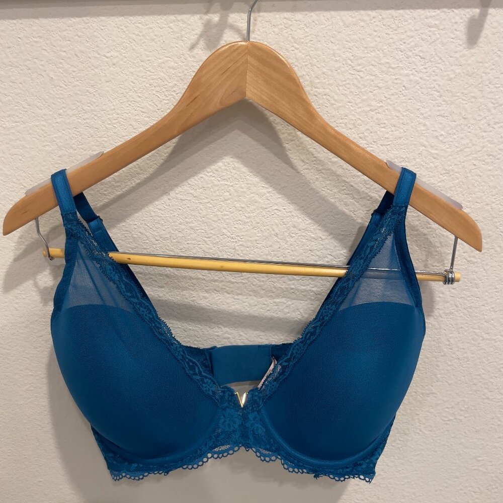 Victoria's Secret Love Cloud Lace Plunge Bra sz 36DDD